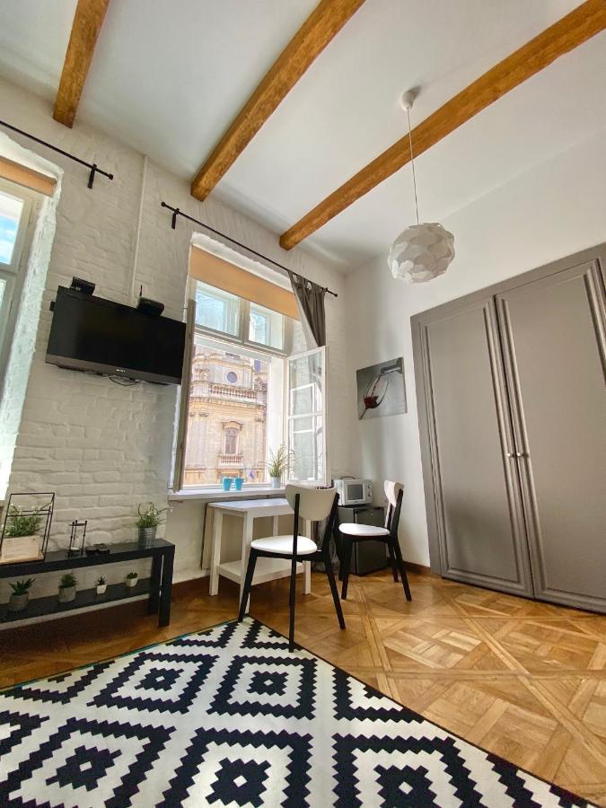 Dreaming Apartments Lviv Bagian luar foto